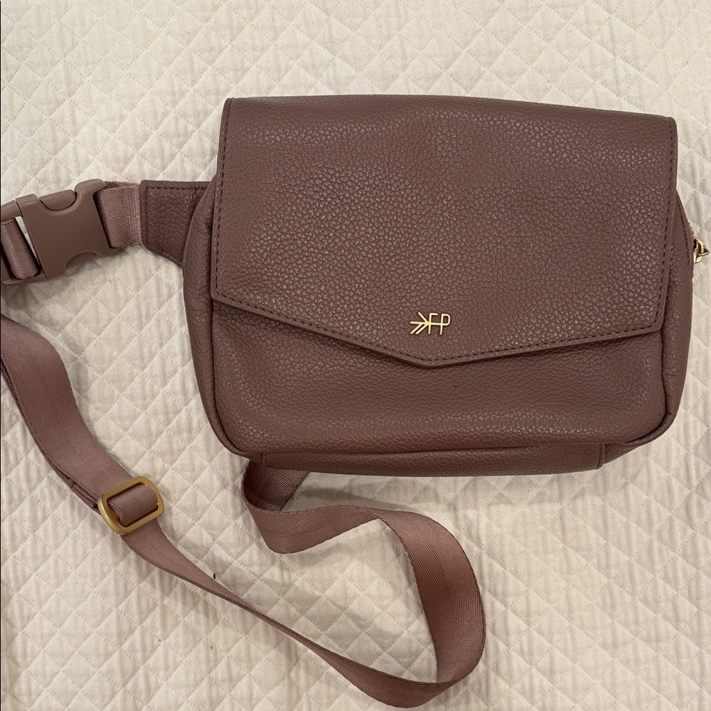 Pebbled Leather Crossbody Bag in Mauve Brown